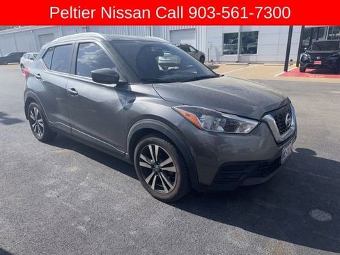 Used 2018 Nissan Kicks SV image 1