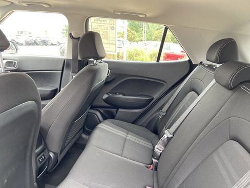 Used 2025 Hyundai Venue SEL FWD image 21
