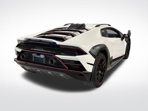 Used 2023 Lamborghini Huracan Sterrato image 5