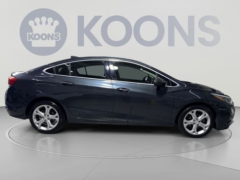 Used 2018 Chevrolet Cruze Premier FWD image 12
