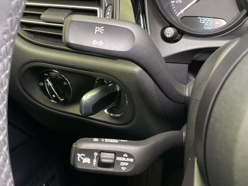 Used 2025 Porsche Macan image 42