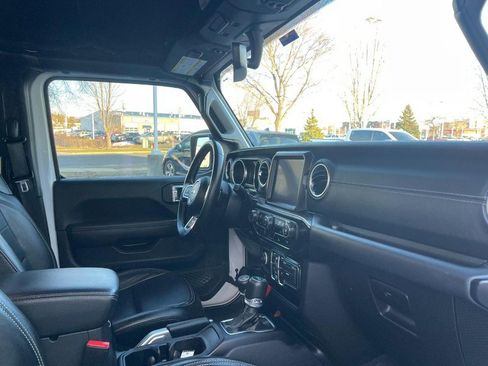 Used 2022 Jeep Wrangler Unlimited Sahara image 9