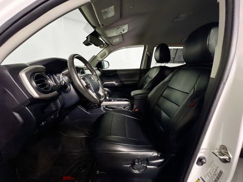 Used 2019 Toyota Tacoma SR5 RWD image 14