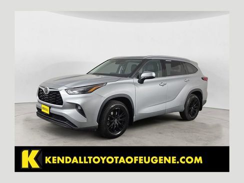 Used 2022 Toyota Highlander XLE AWD/4WD image 1