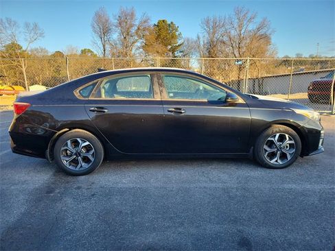 Certified 2019 Kia Forte LXS image 4