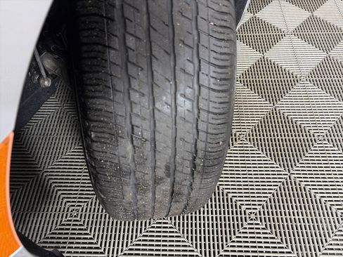 Used 2024 Chrysler Pacifica Touring-L image 13