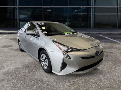 Used 2018 Toyota Prius Two image 5