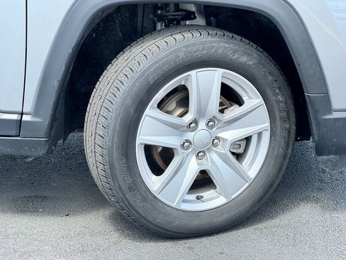 Used 2022 Jeep Compass Latitude image 9