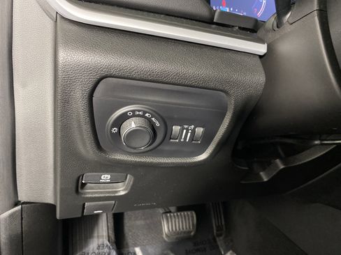 Used 2024 Jeep Grand Cherokee L Altitude AWD/4WD image 25