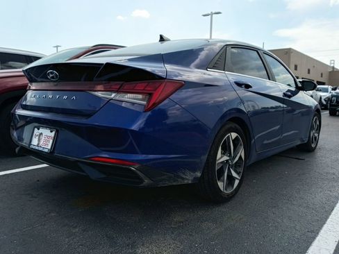 Used 2021 Hyundai Elantra SEL w/ Convenience + Premium Package image 3