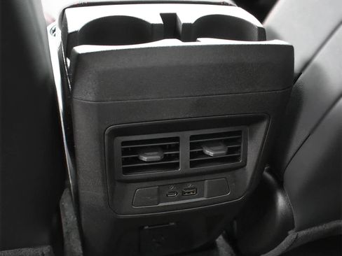 Used 2026 Chevrolet Colorado Z71 w/ Technology Package AWD/4WD image 10