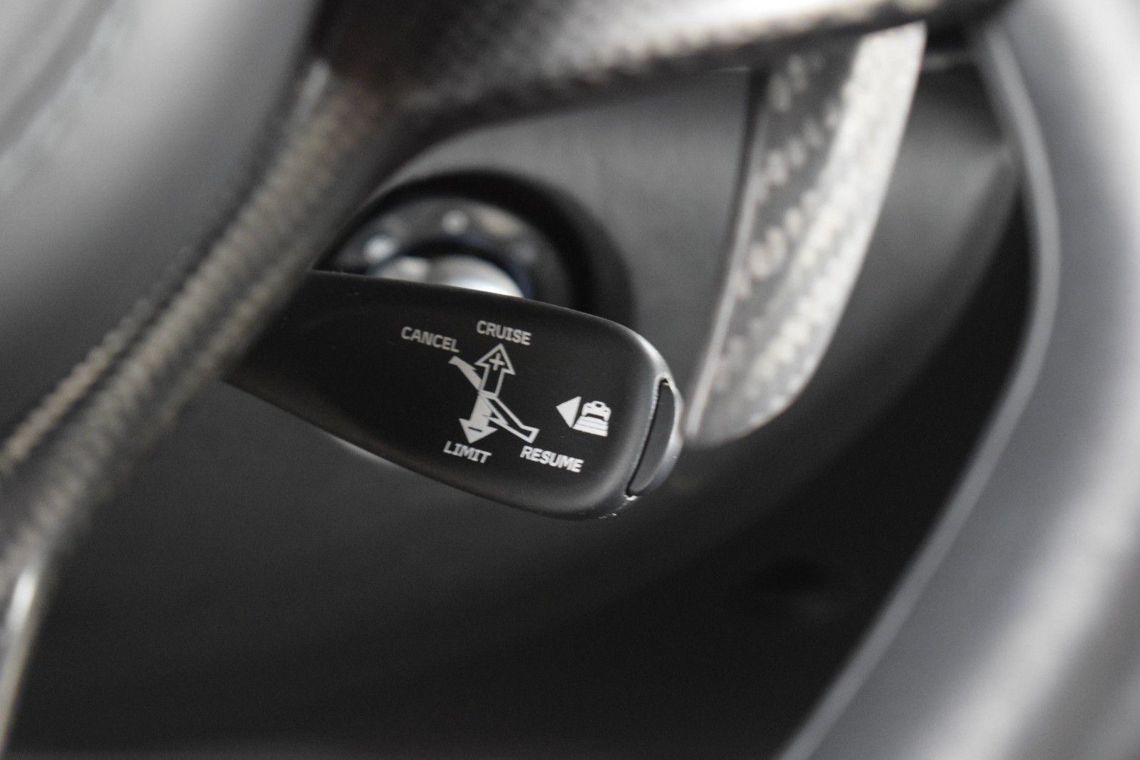Used 2024 McLaren Artura RWD image 23
