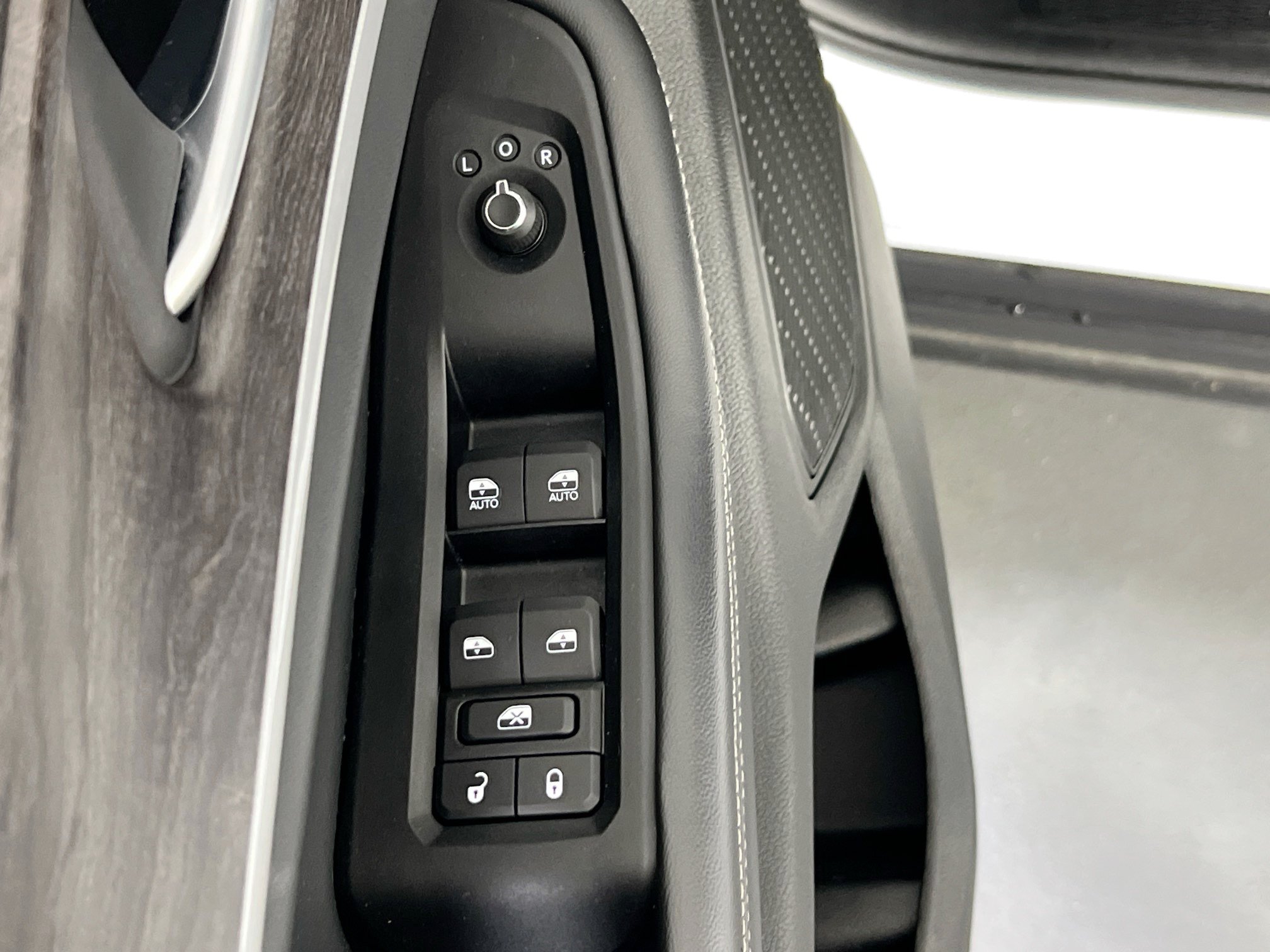 Used 2023 Jeep Grand Cherokee Limited AWD/4WD image 18