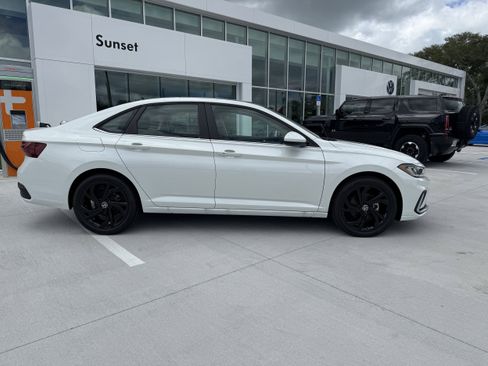 New 2025 Volkswagen Jetta SE image 2