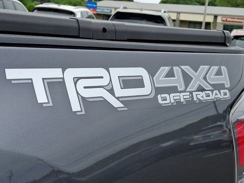 Used 2021 Toyota Tacoma TRD Off-Road w/ Technology Package AWD/4WD image 33