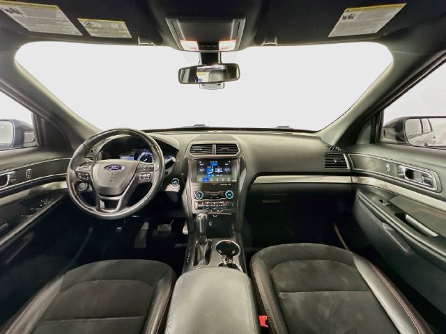 Used 2019 Ford Explorer XLT w/ XLT Sport Appearance Package AWD/4WD image 3
