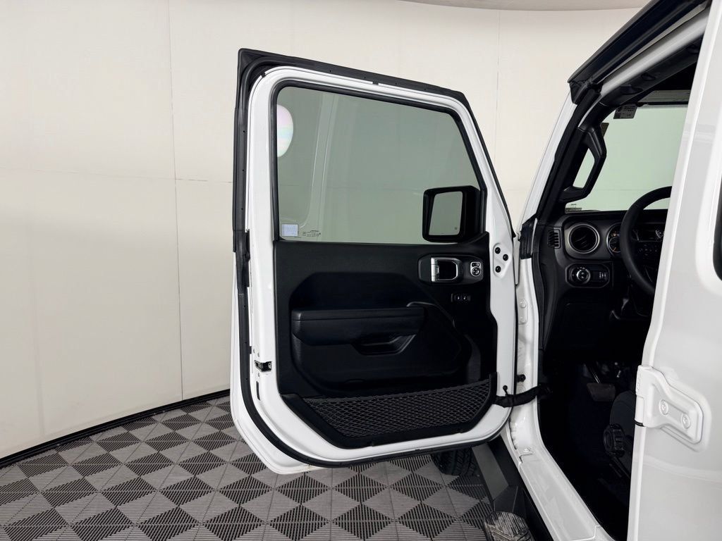 Used 2023 Jeep Gladiator Sport AWD/4WD image 22
