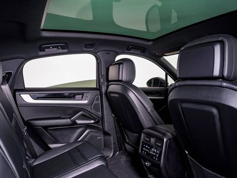 Used 2025 Porsche Cayenne Coupe image 16