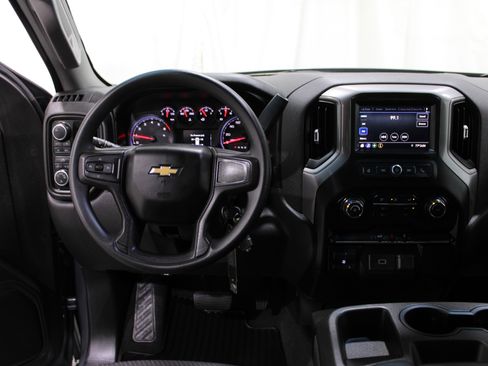 Used 2020 Chevrolet Silverado 1500 Custom w/ Custom Max Trailering Package image 2