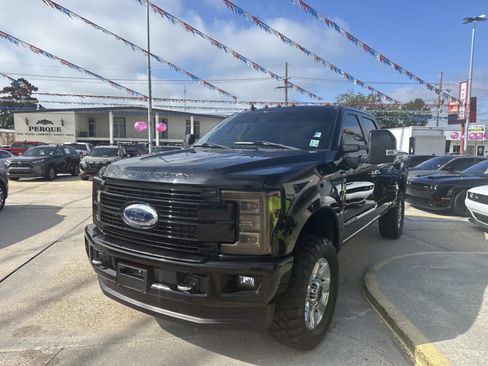 Used 2019 Ford F250 Platinum w/ Platinum Ultimate Package image 3