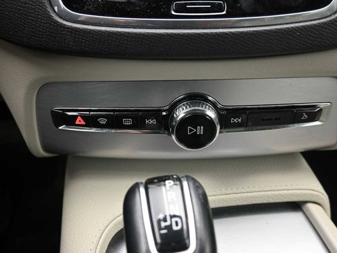 Used 2018 Volvo XC90 T6 Momentum w/ Convenience Package image 32