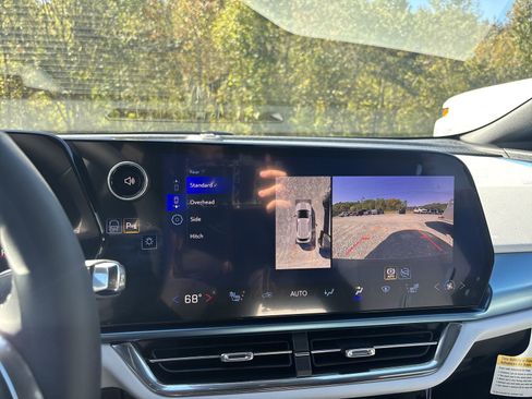 New 2026 Chevrolet Equinox EV LT image 17