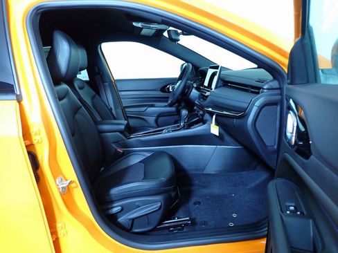 New 2026 Jeep Compass Latitude AWD/4WD image 30