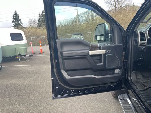 Used 2021 Ford F250 Lariat image 11