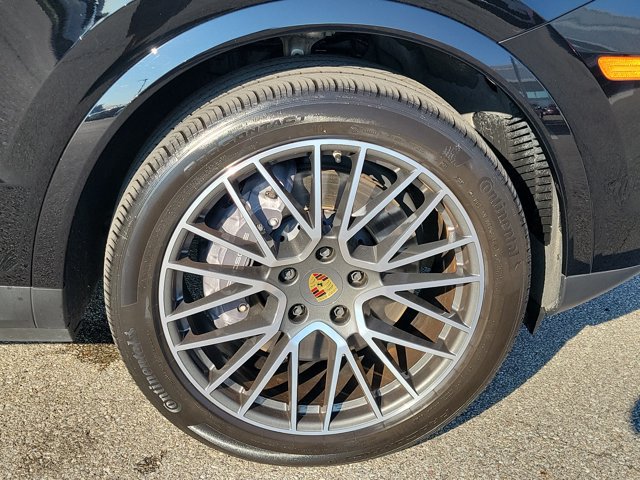 Certified 2023 Porsche Cayenne AWD/4WD image 12