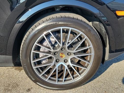 Certified 2023 Porsche Cayenne AWD/4WD image 12