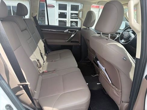 Used 2022 Lexus GX 460 Premium w/ Premium Package AWD/4WD image 13