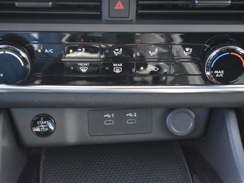 Used 2024 Nissan Rogue S image 24