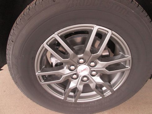 New 2025 GMC Acadia Elevation image 32