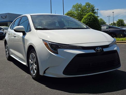 Used 2024 Toyota Corolla LE FWD image 2