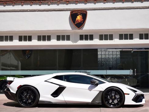 Used 2024 Lamborghini Revuelto AWD/4WD image 2