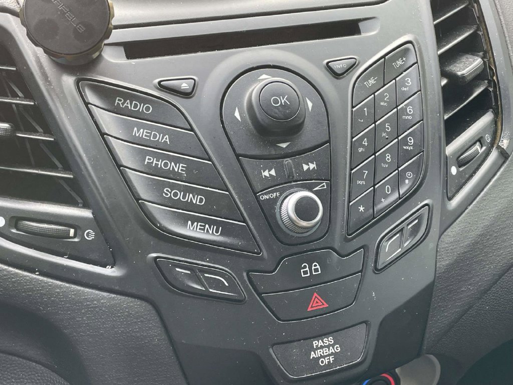 Used 2015 Ford Fiesta SE FWD image 24