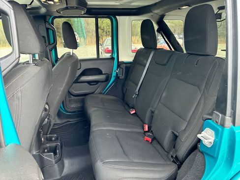 Used 2020 Jeep Wrangler Unlimited Sahara image 23