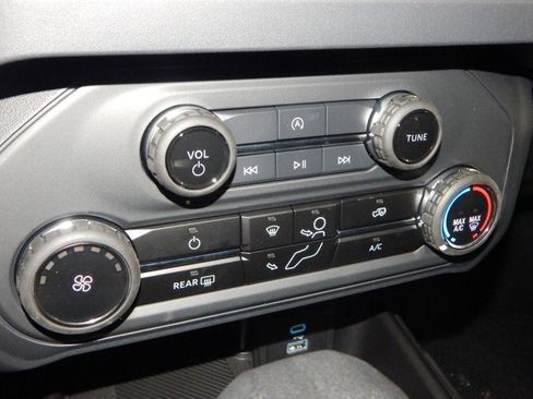 New 2025 Ford Bronco 4-Door image 23