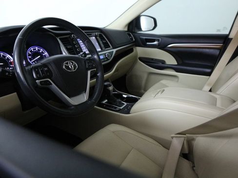 Used 2018 Toyota Highlander Limited FWD image 6