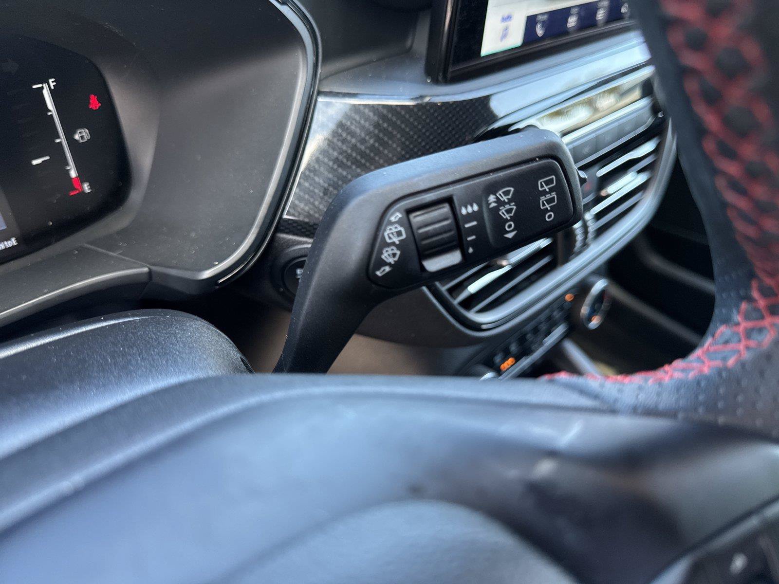Used 2025 Ford Escape ST-Line AWD/4WD image 18