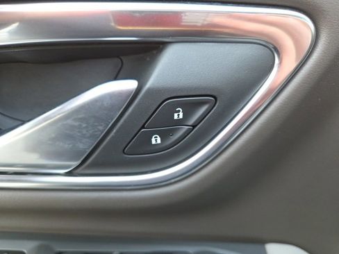 Used 2022 Chevrolet Suburban LT image 57