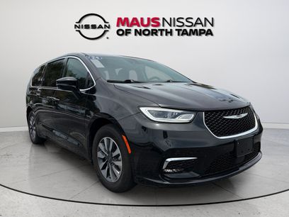 Used 2024 Chrysler Pacifica Limited