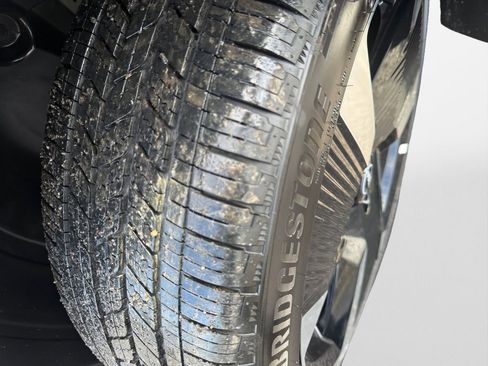 Certified 2025 Nissan Kicks SR image 19