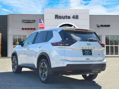Used 2026 Nissan Rogue SV image 4