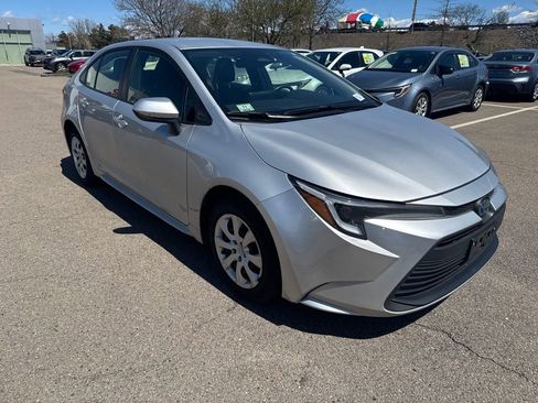 Used 2025 Toyota Corolla LE AWD/4WD image 9