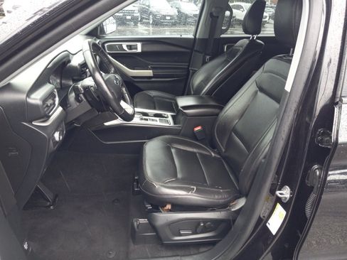 Used 2020 Ford Explorer XLT w/ Equipment Group 202A RWD image 5