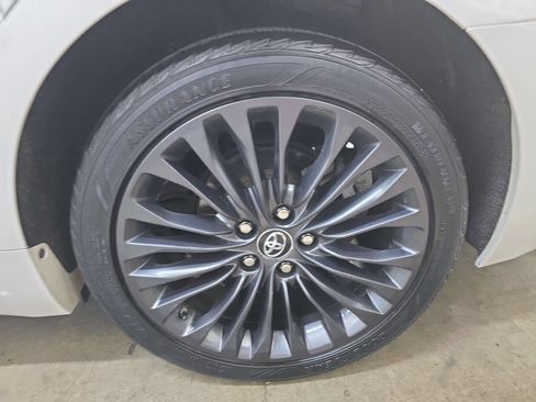 Used 2018 Toyota Avalon Touring w/ Carpet Mat Package FWD image 34