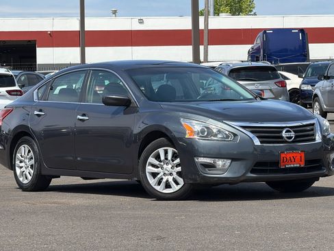 Used 2013 Nissan Altima 2.5 S FWD image 2