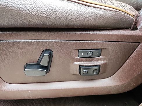 Used 2017 RAM 3500 Laramie Longhorn image 16