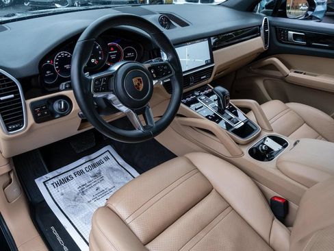 Used 2019 Porsche Cayenne AWD/4WD image 16